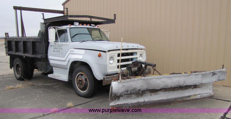 image for item 9331 1978 Dodge 600 dump truck