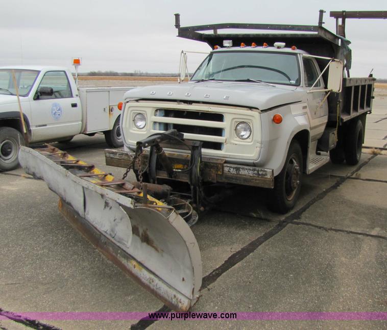 image for item 9331 1978 Dodge 600 dump truck