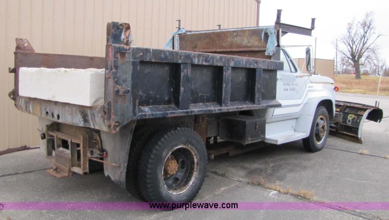 image for item 9331 1978 Dodge 600 dump truck