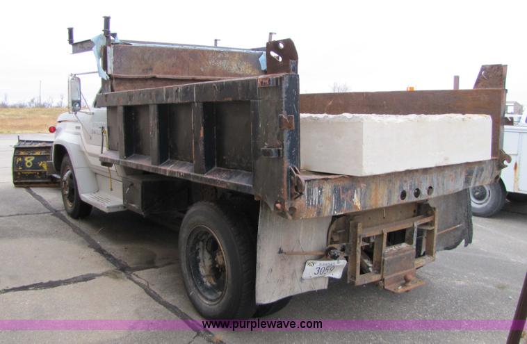 image for item 9331 1978 Dodge 600 dump truck