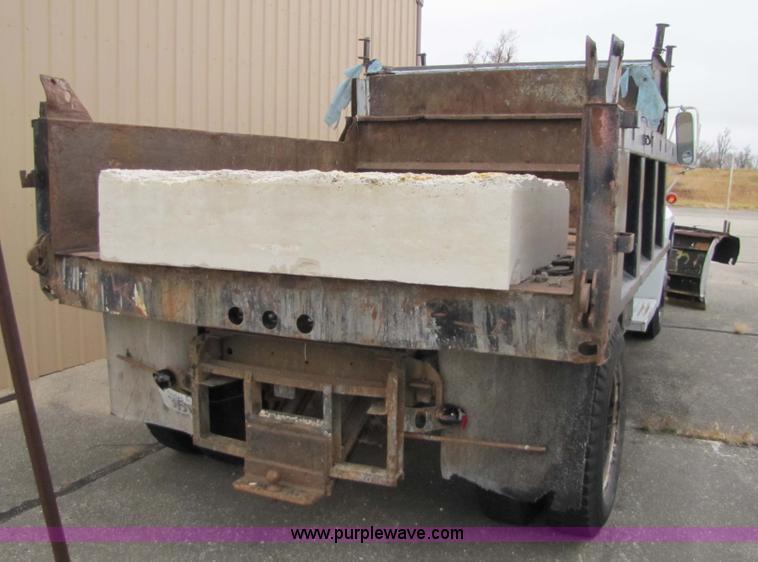 image for item 9331 1978 Dodge 600 dump truck