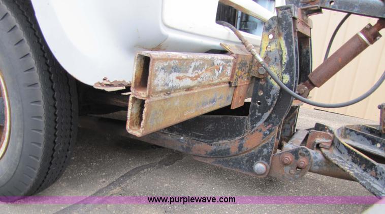 image for item 9331 1978 Dodge 600 dump truck