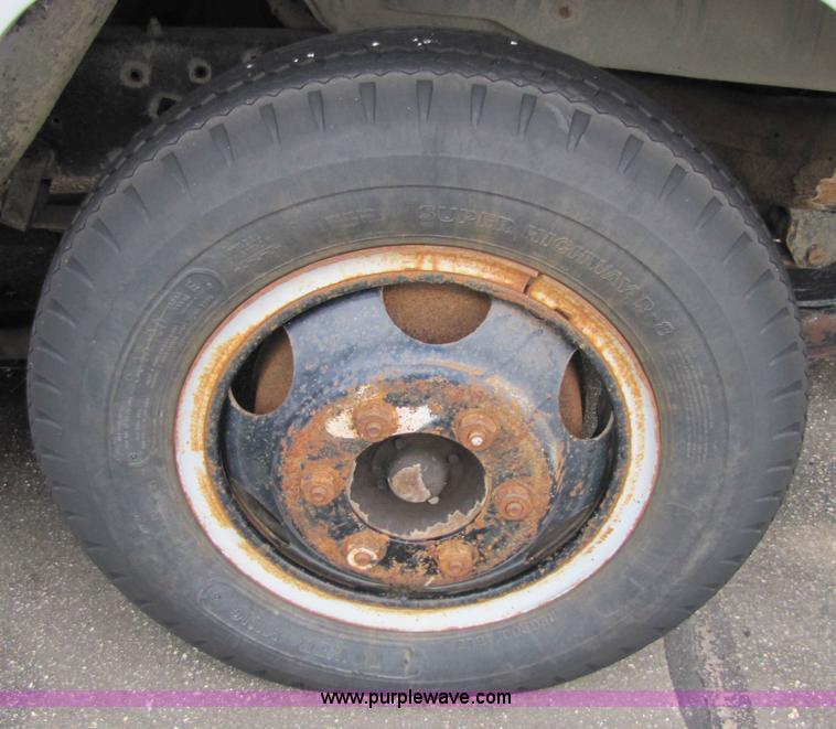 image for item 9331 1978 Dodge 600 dump truck