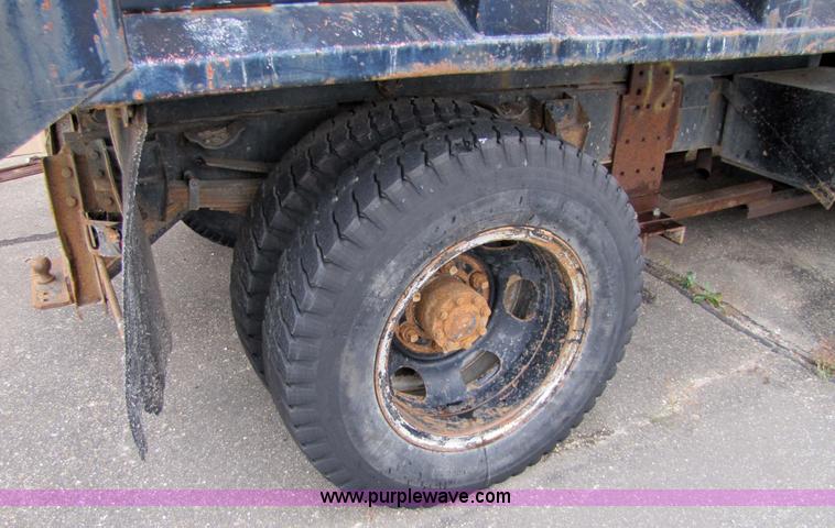 image for item 9331 1978 Dodge 600 dump truck