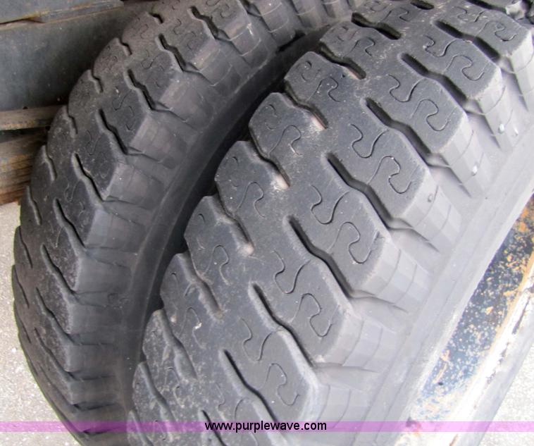 image for item 9331 1978 Dodge 600 dump truck