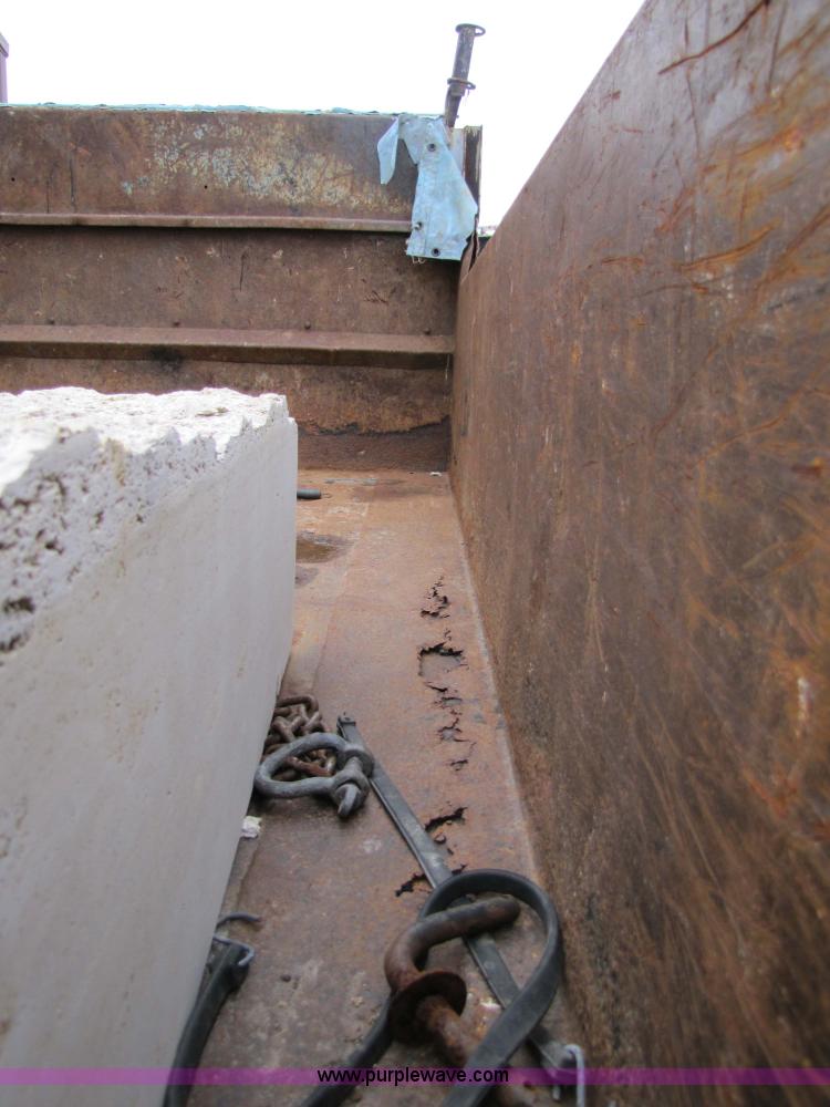 image for item 9331 1978 Dodge 600 dump truck