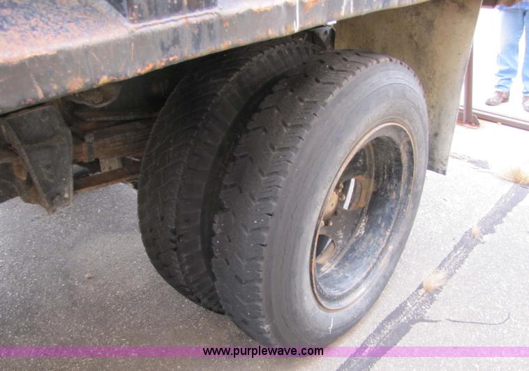 image for item 9331 1978 Dodge 600 dump truck