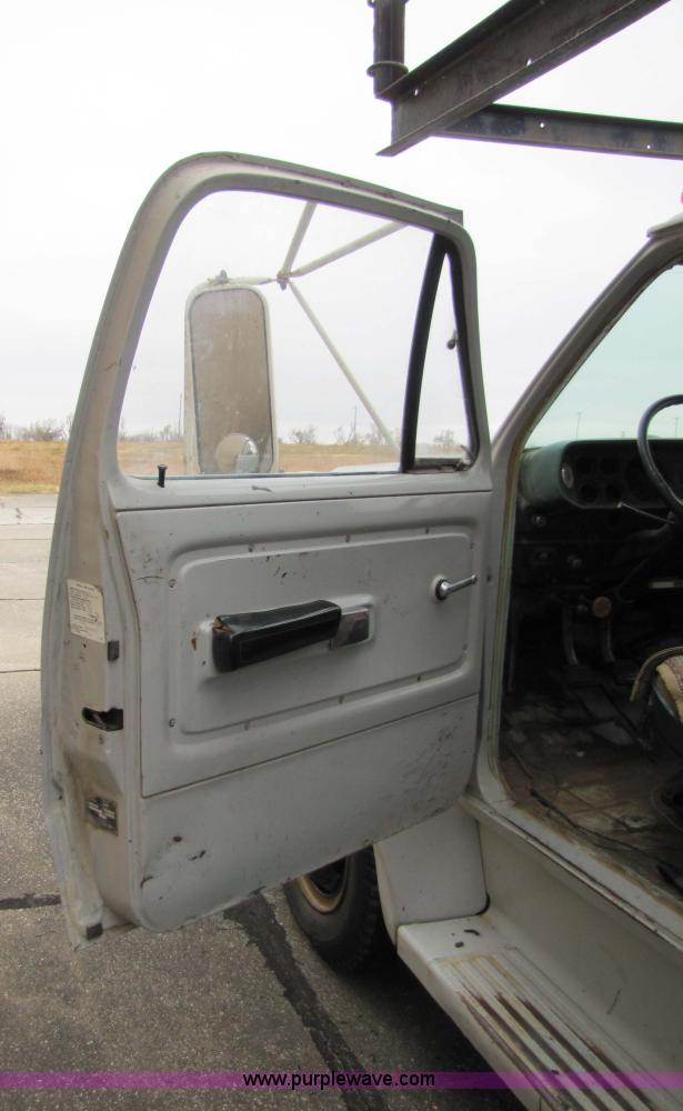 image for item 9331 1978 Dodge 600 dump truck