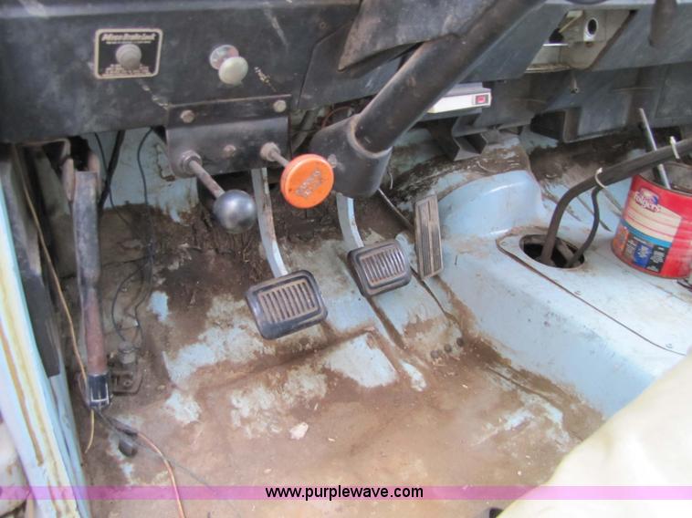image for item 9331 1978 Dodge 600 dump truck
