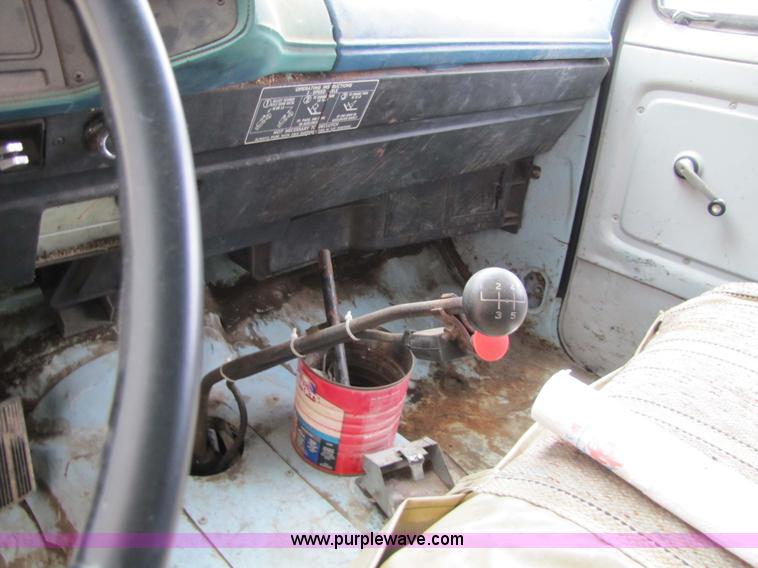 image for item 9331 1978 Dodge 600 dump truck