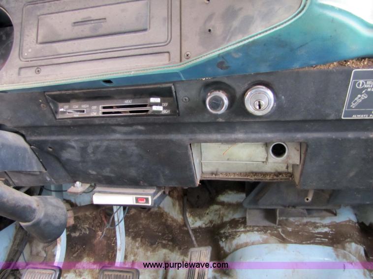 image for item 9331 1978 Dodge 600 dump truck