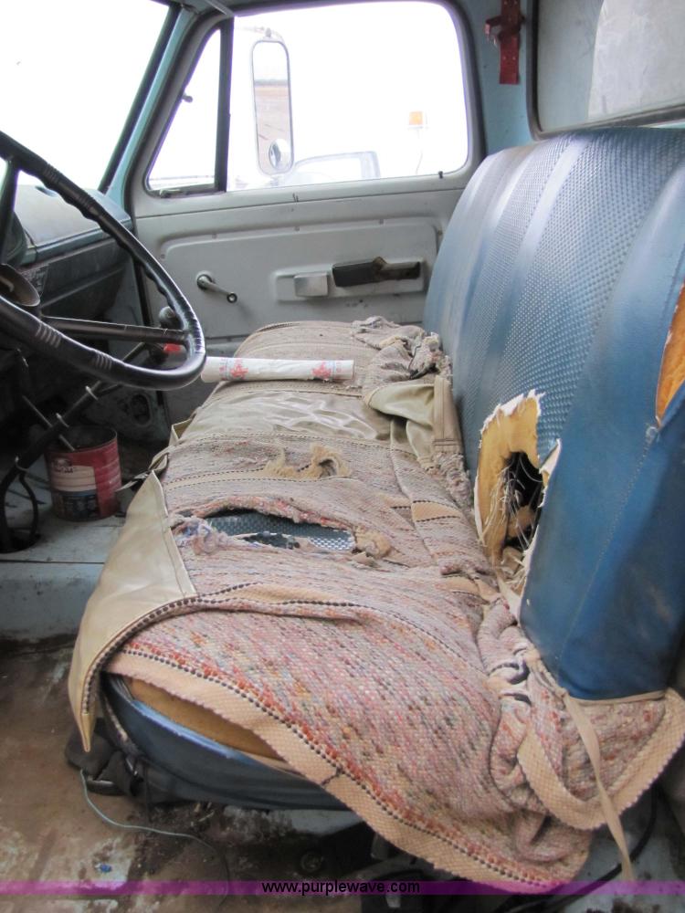 image for item 9331 1978 Dodge 600 dump truck