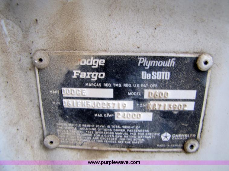 image for item 9331 1978 Dodge 600 dump truck