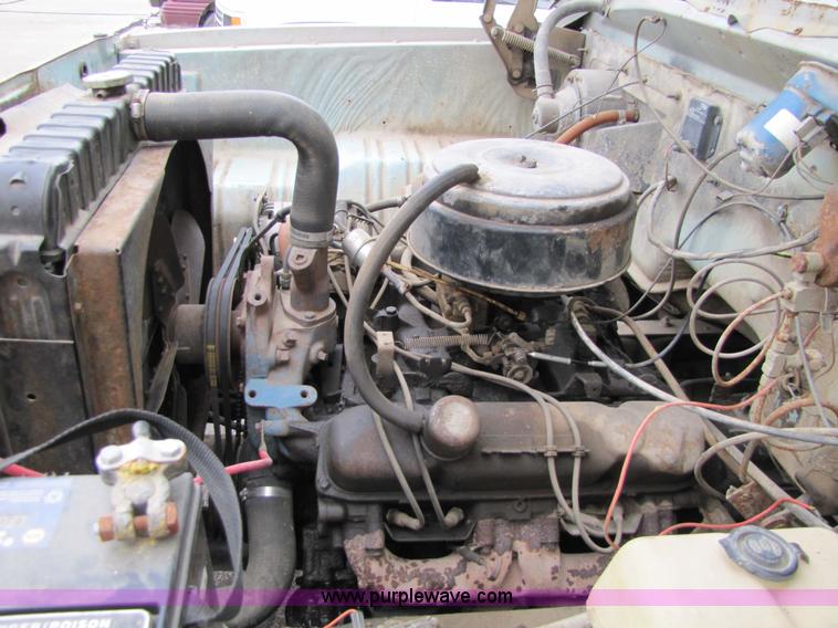 image for item 9331 1978 Dodge 600 dump truck