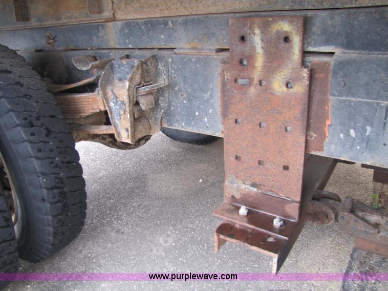 image for item 9331 1978 Dodge 600 dump truck