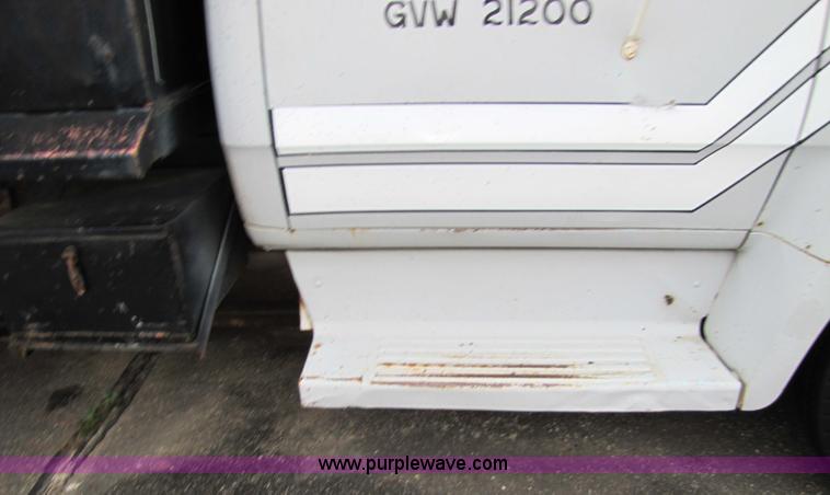 image for item 9331 1978 Dodge 600 dump truck