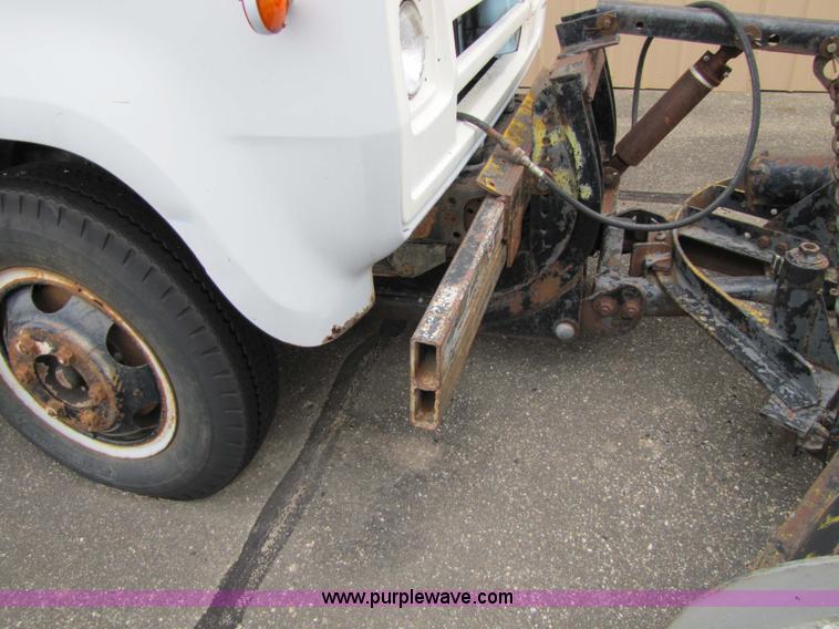 image for item 9331 1978 Dodge 600 dump truck