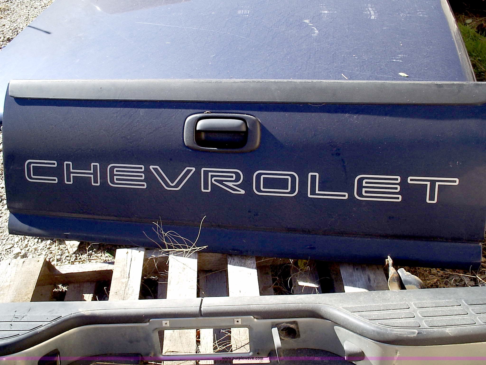 Fiberglass pickup bed cover with hardware in Emporia, KS Item 1009