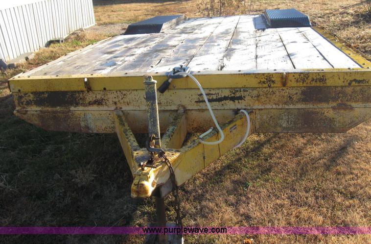 image for item 1001 21' car trailer