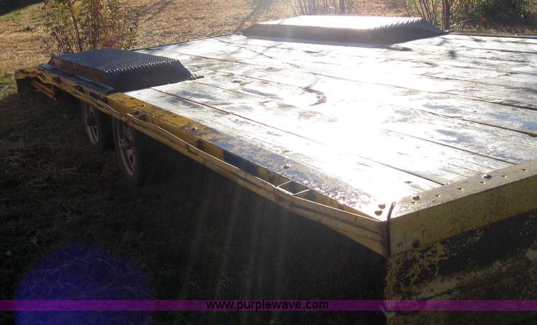 image for item 1001 21' car trailer