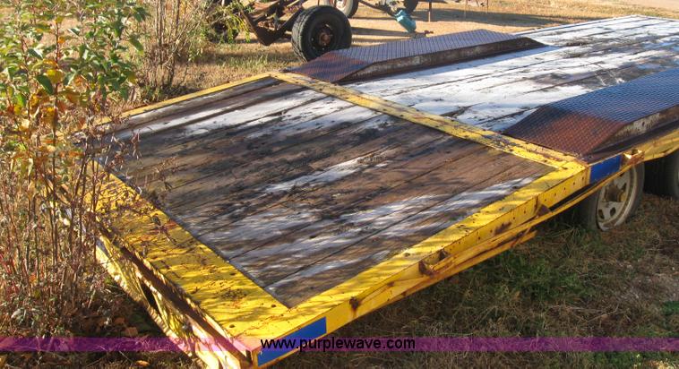 image for item 1001 21' car trailer