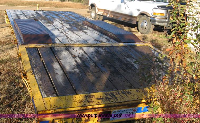 image for item 1001 21' car trailer