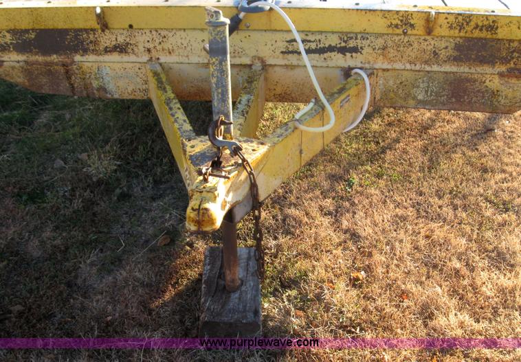 image for item 1001 21' car trailer