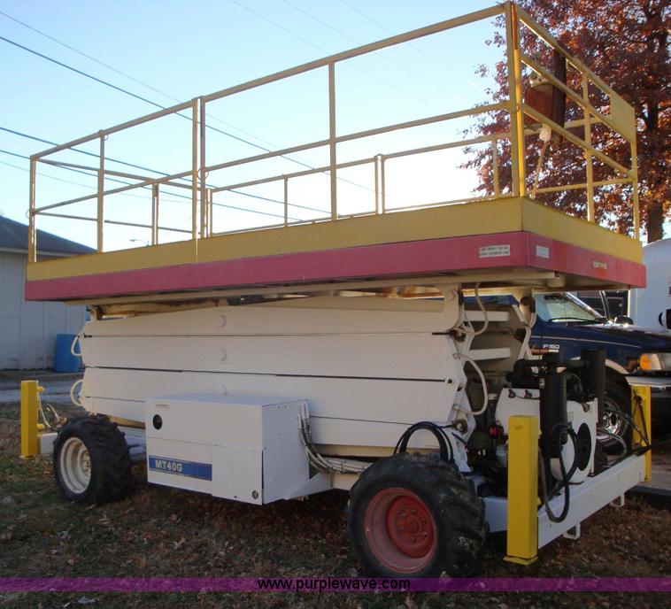 image for item 1652 Mark Lift MT40G scissor lift