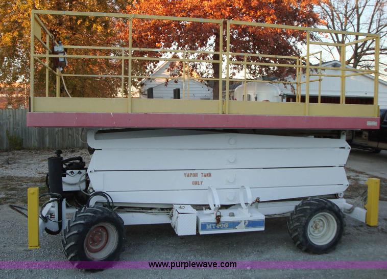 image for item 1652 Mark Lift MT40G scissor lift