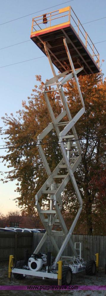 image for item 1652 Mark Lift MT40G scissor lift