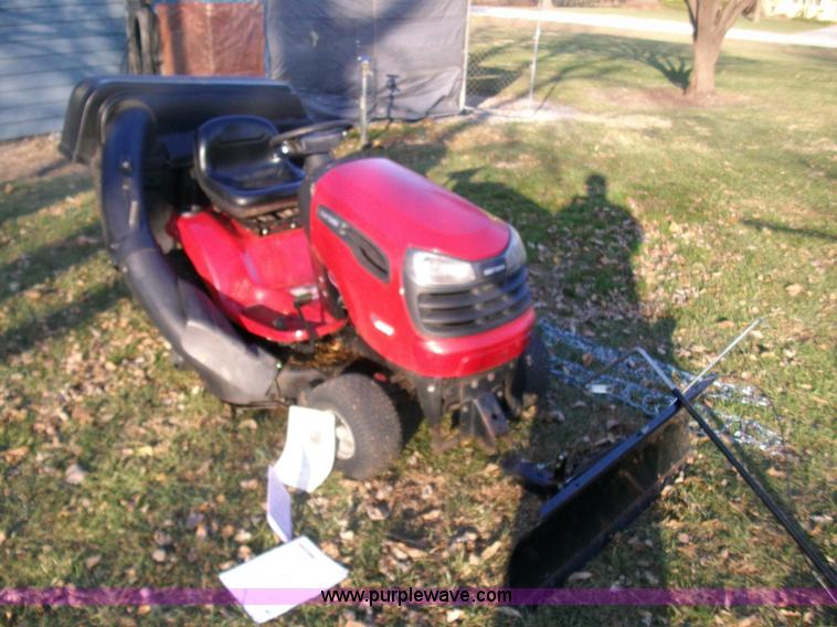 image for item 1902 2007 Craftsman mower