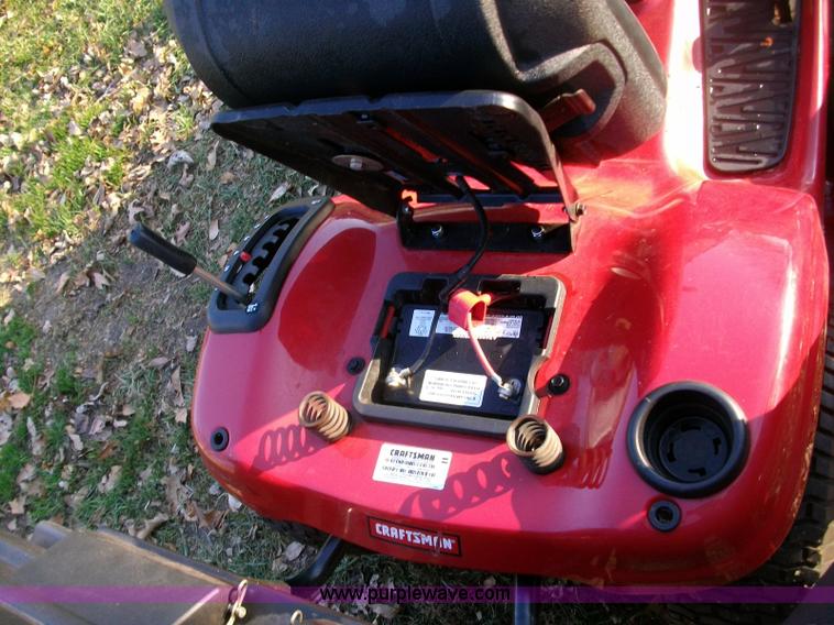 image for item 1902 2007 Craftsman mower