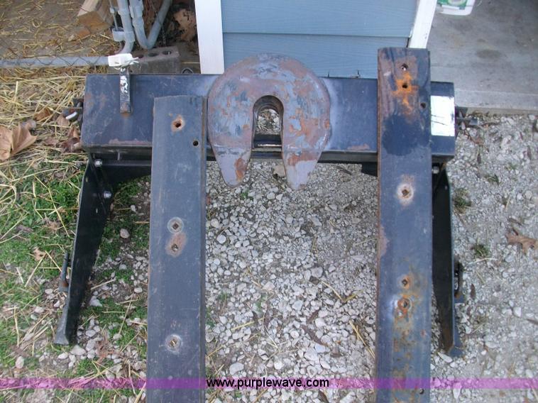 RBW fifth wheel hitch in Wamego, KS Item 1904 sold Purple Wave
