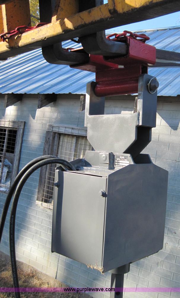 image for item 1958 Lowe Mfg 1650E hydraulic post hole digger