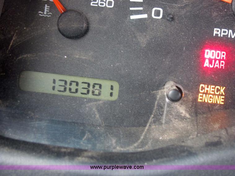 image for item 2307 1998 Dodge Durango