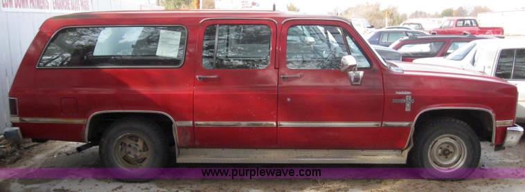 image for item 3032 1985 Chevrolet C10 suburban