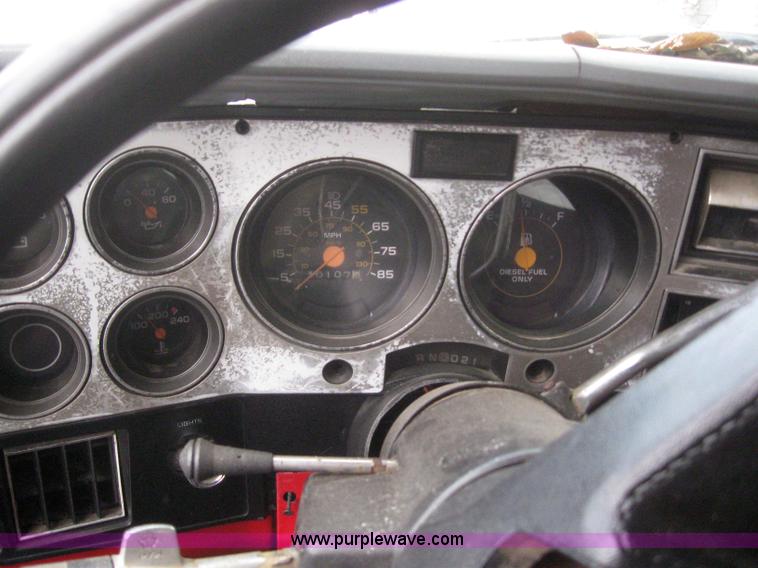 image for item 3032 1985 Chevrolet C10 suburban