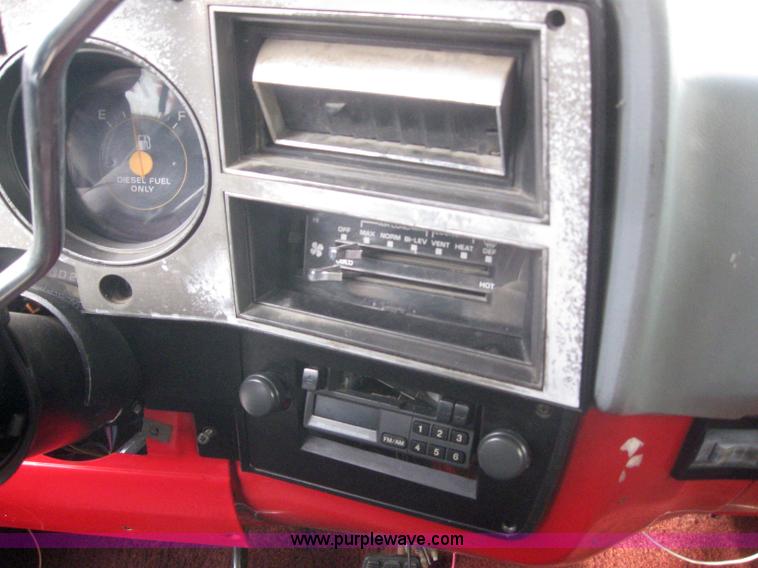 image for item 3032 1985 Chevrolet C10 suburban