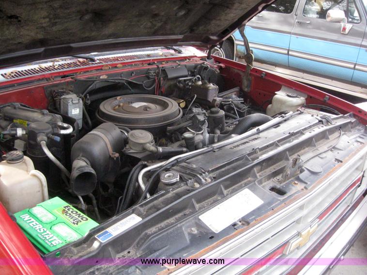 image for item 3032 1985 Chevrolet C10 suburban