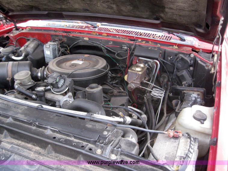 image for item 3032 1985 Chevrolet C10 suburban