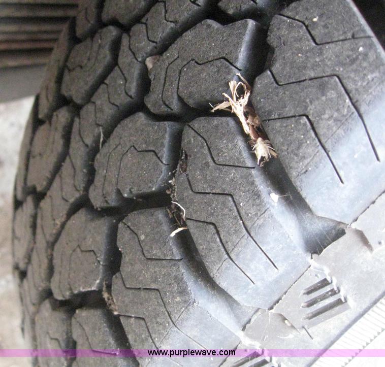 image for item 3032 1985 Chevrolet C10 suburban