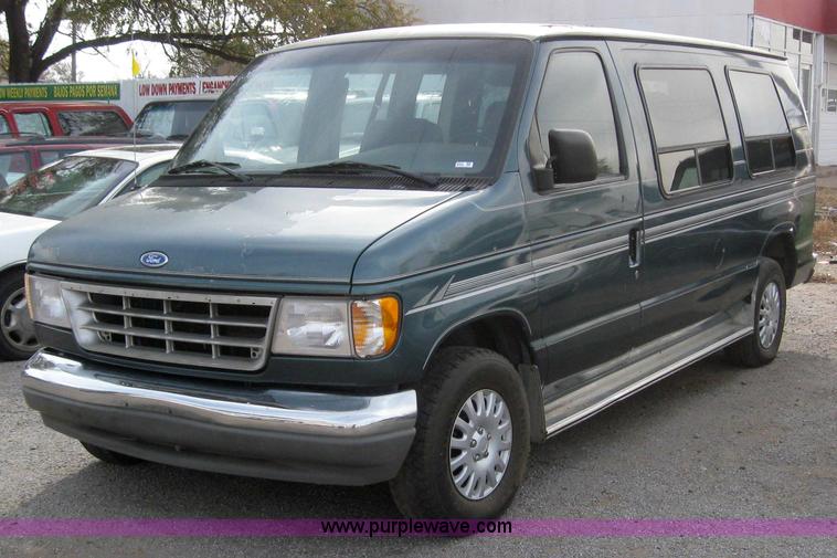 image for item 3033 1996 Ford Econoline E150