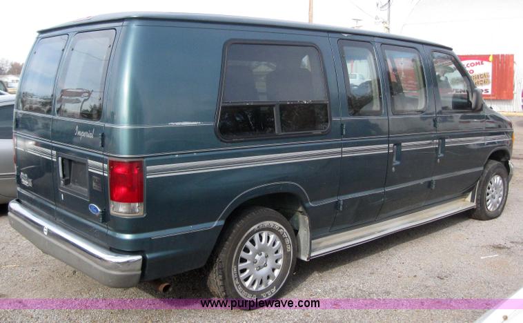 image for item 3033 1996 Ford Econoline E150