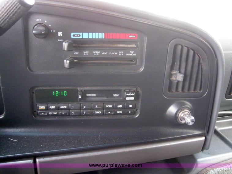 image for item 3033 1996 Ford Econoline E150