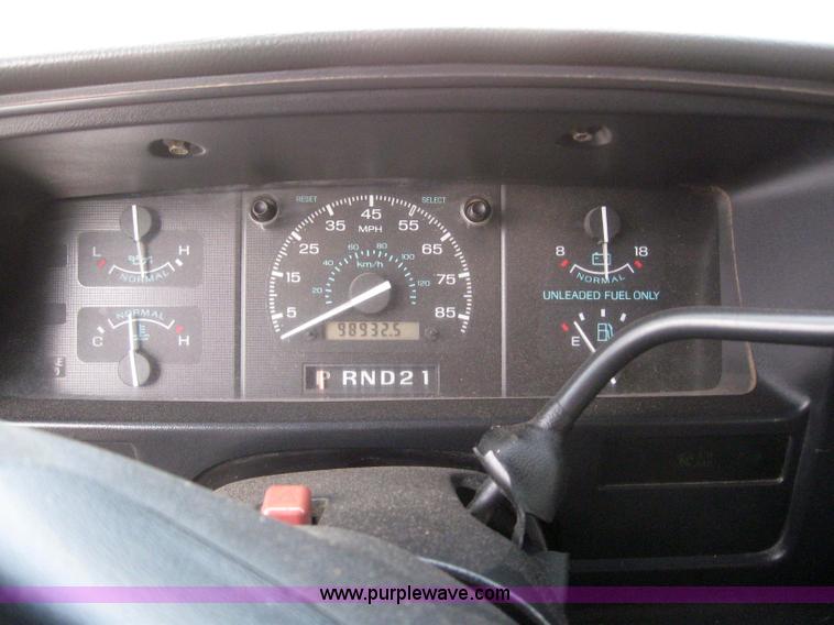 image for item 3033 1996 Ford Econoline E150