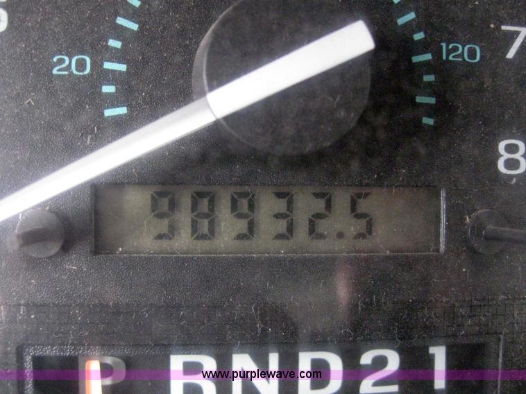 image for item 3033 1996 Ford Econoline E150