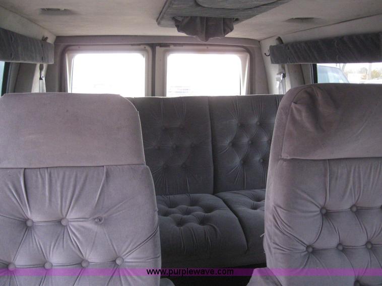 image for item 3033 1996 Ford Econoline E150