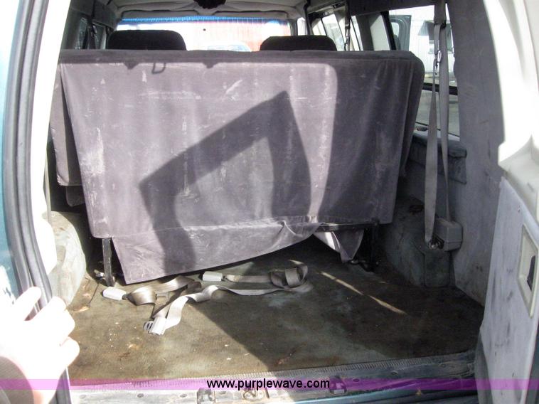 image for item 3033 1996 Ford Econoline E150