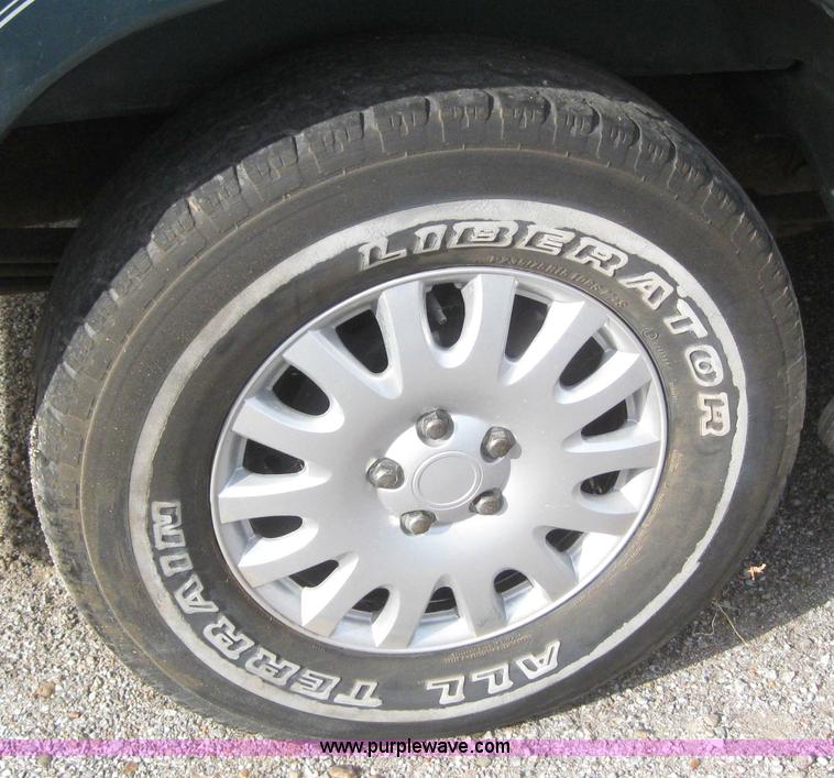 image for item 3033 1996 Ford Econoline E150