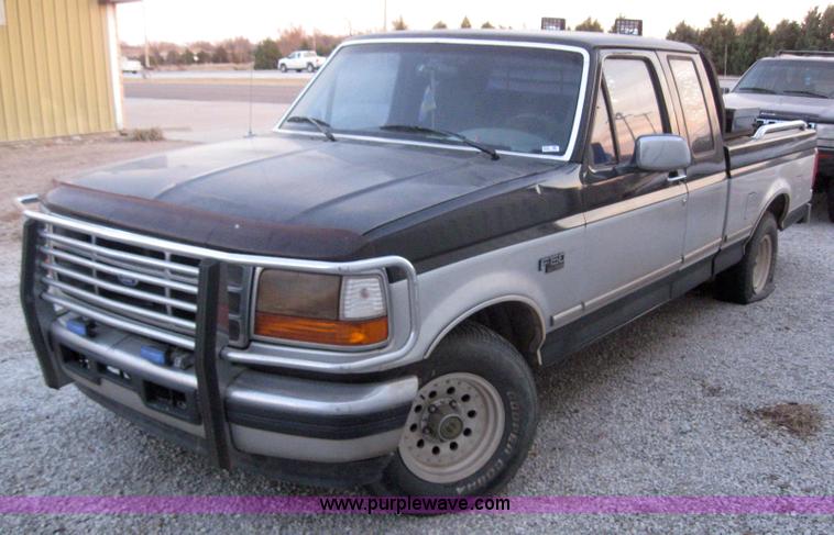 image for item 3035 1996 Ford F150 pickup truck